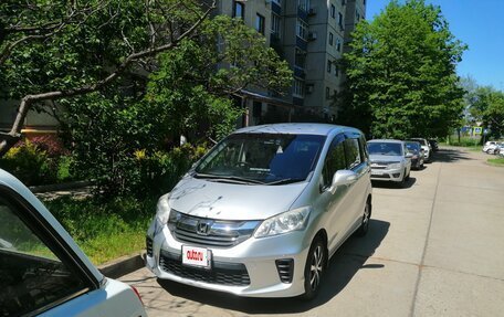 Honda Freed I, 2014 год, 1 350 000 рублей, 2 фотография