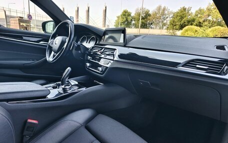 BMW 5 серия, 2018 год, 2 390 000 рублей, 16 фотография
