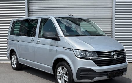 Volkswagen Multivan T6 рестайлинг, 2022 год, 4 000 000 рублей, 3 фотография