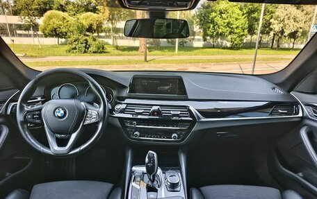 BMW 5 серия, 2018 год, 2 390 000 рублей, 15 фотография