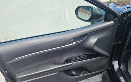 Toyota Camry, 2021 год, 2 300 000 рублей, 16 фотография
