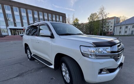 Toyota Land Cruiser 200, 2019 год, 6 350 000 рублей, 3 фотография