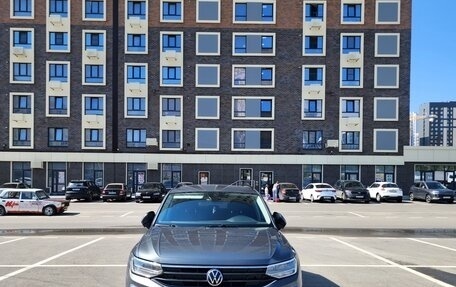 Volkswagen Tiguan II, 2021 год, 3 100 000 рублей, 1 фотография