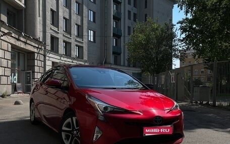 Toyota Prius IV XW50, 2016 год, 1 590 000 рублей, 1 фотография