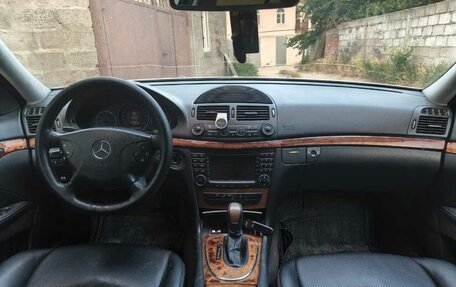 Mercedes-Benz E-Класс, 2002 год, 600 000 рублей, 4 фотография