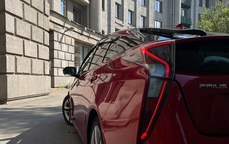 Toyota Prius IV XW50, 2016 год, 1 590 000 рублей, 5 фотография