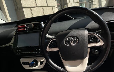 Toyota Prius IV XW50, 2016 год, 1 590 000 рублей, 9 фотография