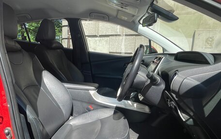 Toyota Prius IV XW50, 2016 год, 1 590 000 рублей, 7 фотография