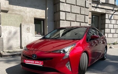 Toyota Prius IV XW50, 2016 год, 1 590 000 рублей, 3 фотография