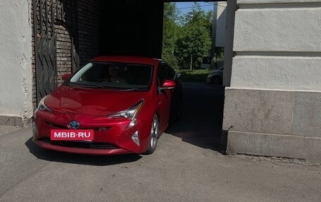 Toyota Prius IV XW50, 2016 год, 1 590 000 рублей, 2 фотография