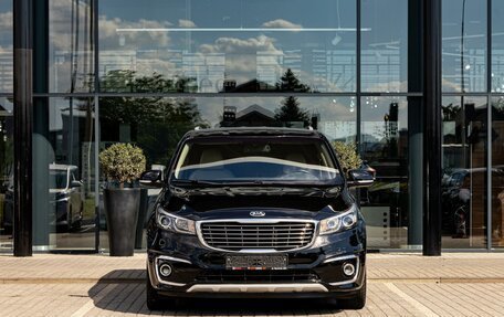 KIA Carnival III, 2016 год, 2 395 000 рублей, 2 фотография