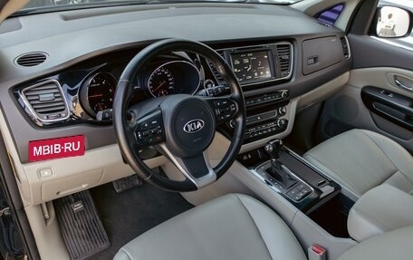 KIA Carnival III, 2016 год, 2 395 000 рублей, 13 фотография