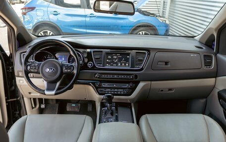 KIA Carnival III, 2016 год, 2 395 000 рублей, 16 фотография