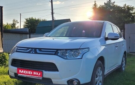 Mitsubishi Outlander III рестайлинг 3, 2014 год, 1 450 000 рублей, 1 фотография