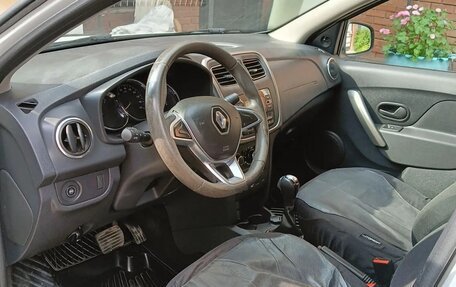 Renault Logan II, 2018 год, 700 000 рублей, 5 фотография