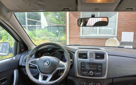 Renault Logan II, 2018 год, 700 000 рублей, 8 фотография