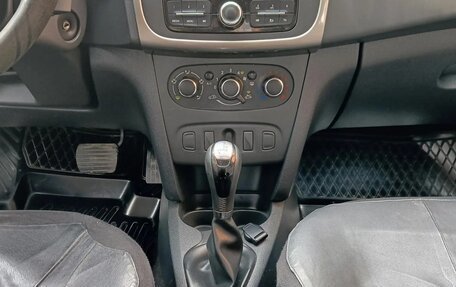 Renault Logan II, 2018 год, 700 000 рублей, 6 фотография