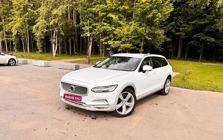 Volvo V90 Cross Country I рестайлинг, 2018 год, 3 600 000 рублей, 1 фотография