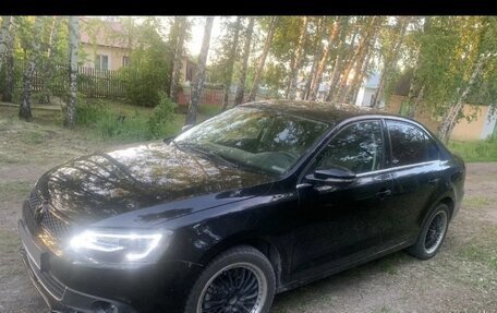 Volkswagen Jetta VI, 2011 год, 1 050 000 рублей, 1 фотография