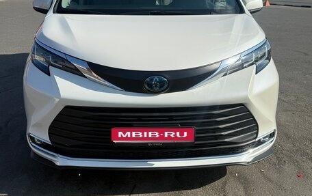 Toyota Sienna, 2021 год, 4 500 000 рублей, 1 фотография