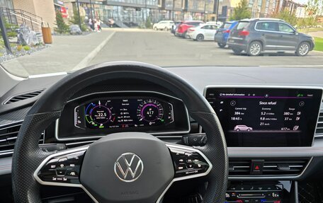 Volkswagen Tiguan II, 2021 год, 3 049 000 рублей, 16 фотография
