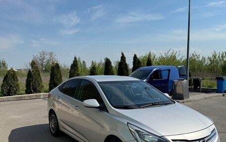 Hyundai Solaris II рестайлинг, 2016 год, 880 000 рублей, 3 фотография