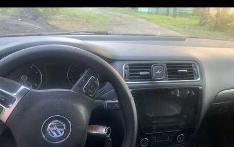 Volkswagen Jetta VI, 2011 год, 1 050 000 рублей, 3 фотография
