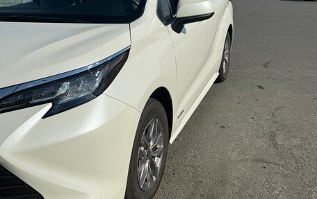 Toyota Sienna, 2021 год, 4 500 000 рублей, 3 фотография