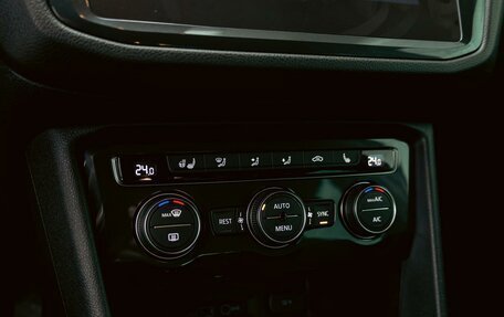 Volkswagen Tiguan II, 2019 год, 1 965 000 рублей, 15 фотография