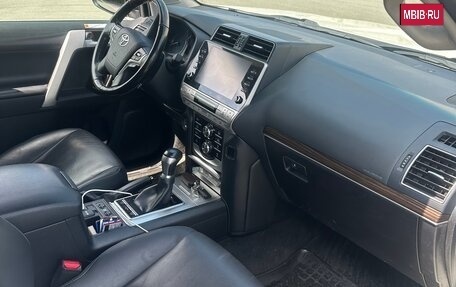 Toyota Land Cruiser Prado 150 рестайлинг 2, 2021 год, 7 500 000 рублей, 7 фотография