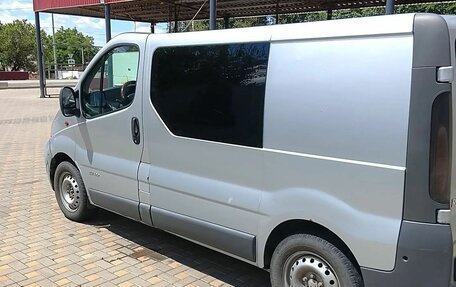Renault Trafic, 2004 год, 1 000 000 рублей, 2 фотография