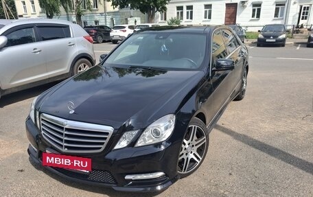 Mercedes-Benz E-Класс, 2012 год, 2 000 000 рублей, 2 фотография