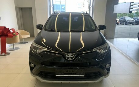 Toyota RAV4, 2017 год, 2 400 000 рублей, 2 фотография