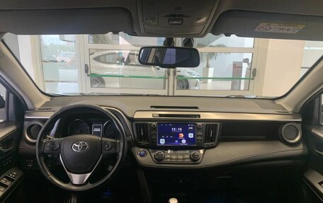 Toyota RAV4, 2017 год, 2 400 000 рублей, 11 фотография