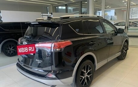 Toyota RAV4, 2017 год, 2 400 000 рублей, 4 фотография