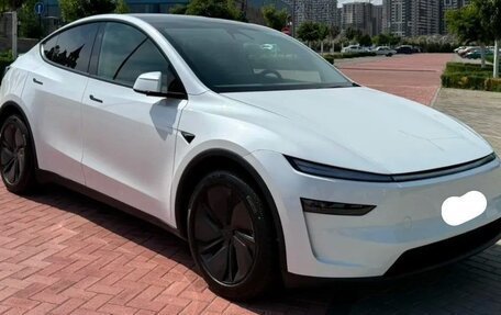 Tesla Model Y I, 2025 год, 6 800 000 рублей, 3 фотография