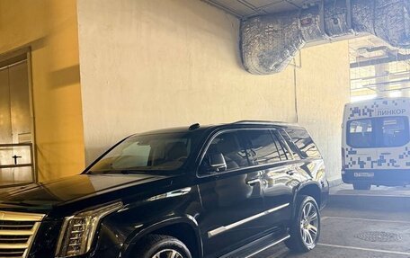 Cadillac Escalade IV, 2016 год, 4 800 000 рублей, 1 фотография