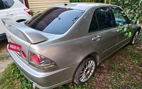 Lexus IS II рестайлинг 2, 2001 год, 650 000 рублей, 2 фотография