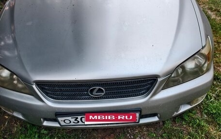 Lexus IS II рестайлинг 2, 2001 год, 650 000 рублей, 4 фотография
