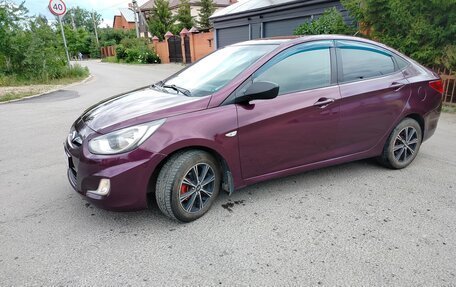 Hyundai Solaris II рестайлинг, 2011 год, 499 999 рублей, 3 фотография