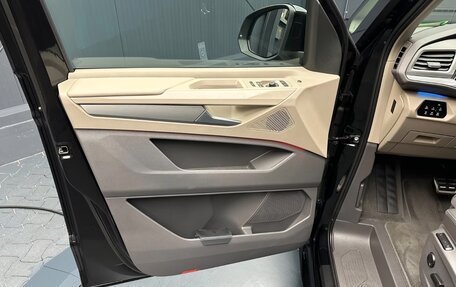 Volkswagen Multivan, 2023 год, 5 350 000 рублей, 15 фотография