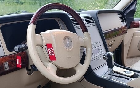 Lincoln Navigator, 2005 год, 1 550 000 рублей, 23 фотография