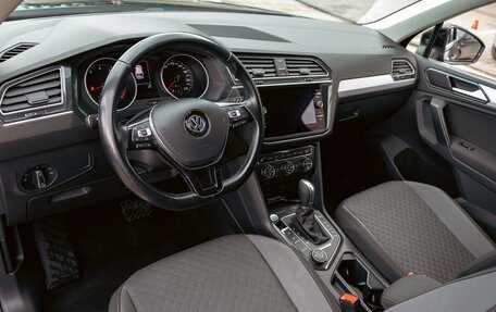 Volkswagen Tiguan II, 2019 год, 1 955 000 рублей, 13 фотография