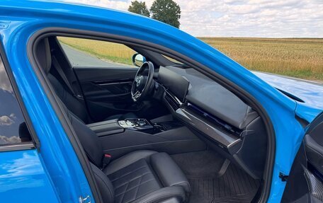 BMW 5 серия, 2024 год, 5 890 000 рублей, 10 фотография