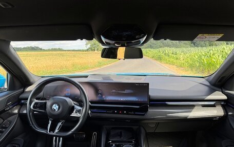 BMW 5 серия, 2024 год, 5 890 000 рублей, 13 фотография