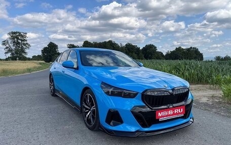 BMW 5 серия, 2024 год, 5 890 000 рублей, 2 фотография