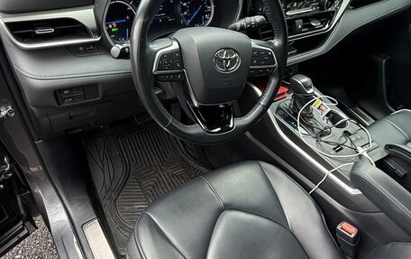 Toyota Highlander, 2021 год, 3 700 000 рублей, 4 фотография
