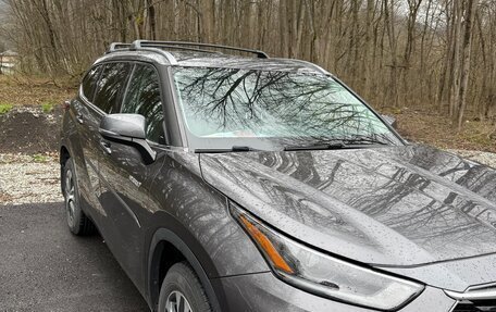 Toyota Highlander, 2021 год, 3 700 000 рублей, 2 фотография