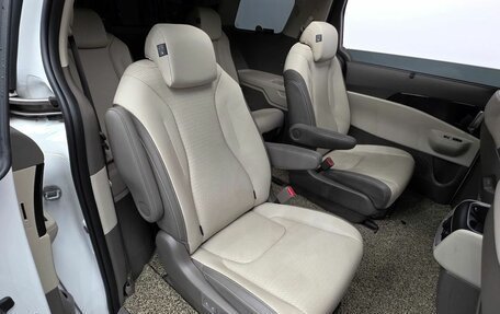 KIA Carnival, 2024 год, 4 600 000 рублей, 32 фотография