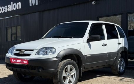 Chevrolet Niva I рестайлинг, 2017 год, 750 000 рублей, 3 фотография